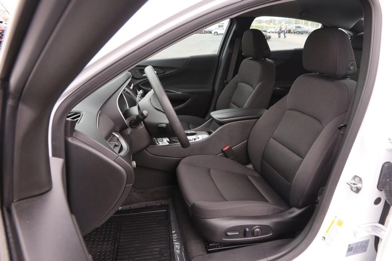 Chevrolet Malibu Vehicle Image 08