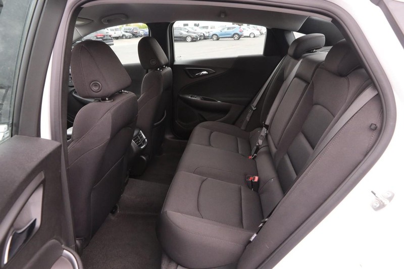 Chevrolet Malibu Vehicle Image 09