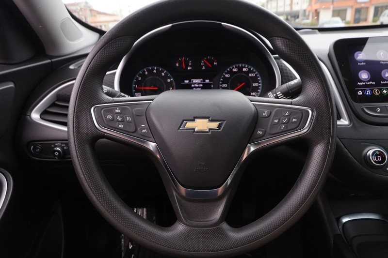 Chevrolet Malibu Vehicle Image 10