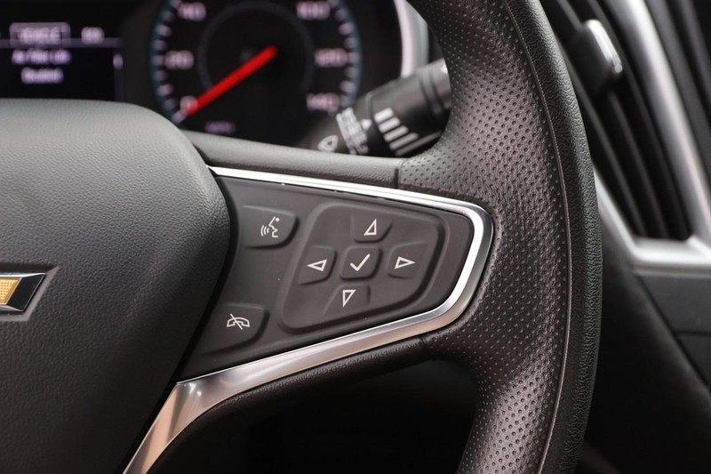 Chevrolet Malibu Vehicle Image 12