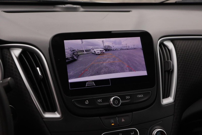 Chevrolet Malibu Vehicle Image 16