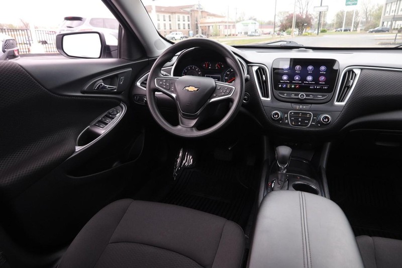 Chevrolet Malibu Vehicle Image 20