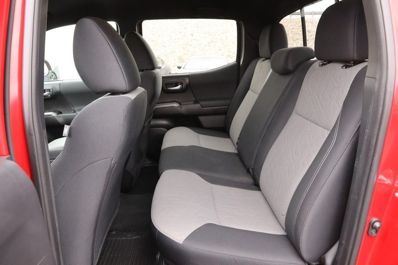 Toyota Tacoma 4WD Vehicle Image 09
