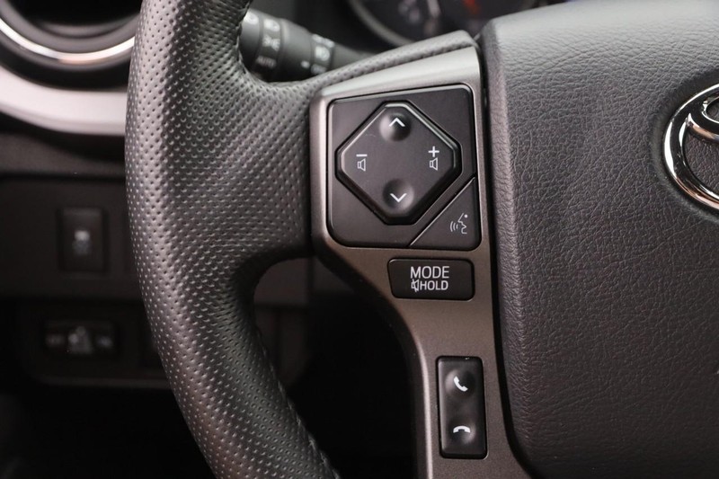 Toyota Tacoma 4WD Vehicle Image 11