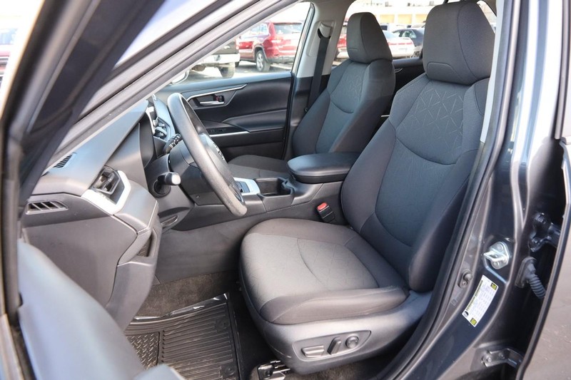 Toyota RAV4 Vehicle Image 08