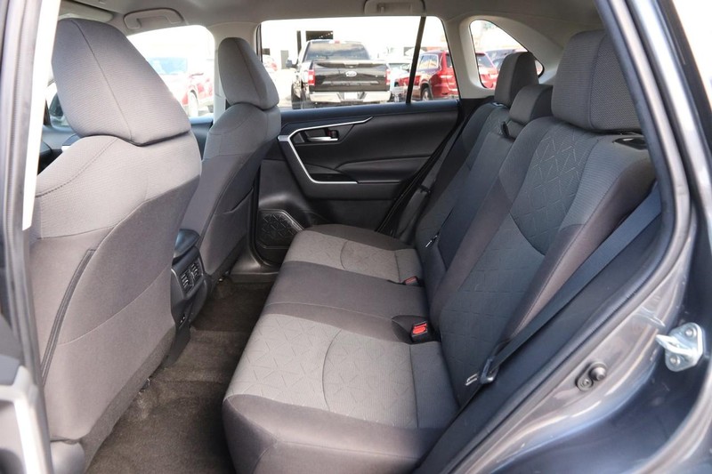 Toyota RAV4 Vehicle Image 09