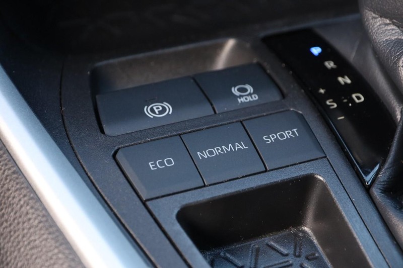 Toyota RAV4 Vehicle Image 17