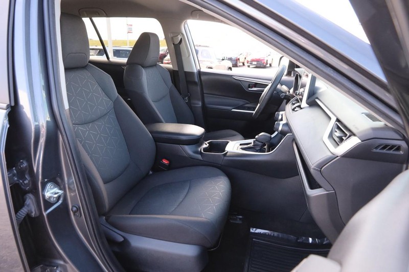 Toyota RAV4 Vehicle Image 24