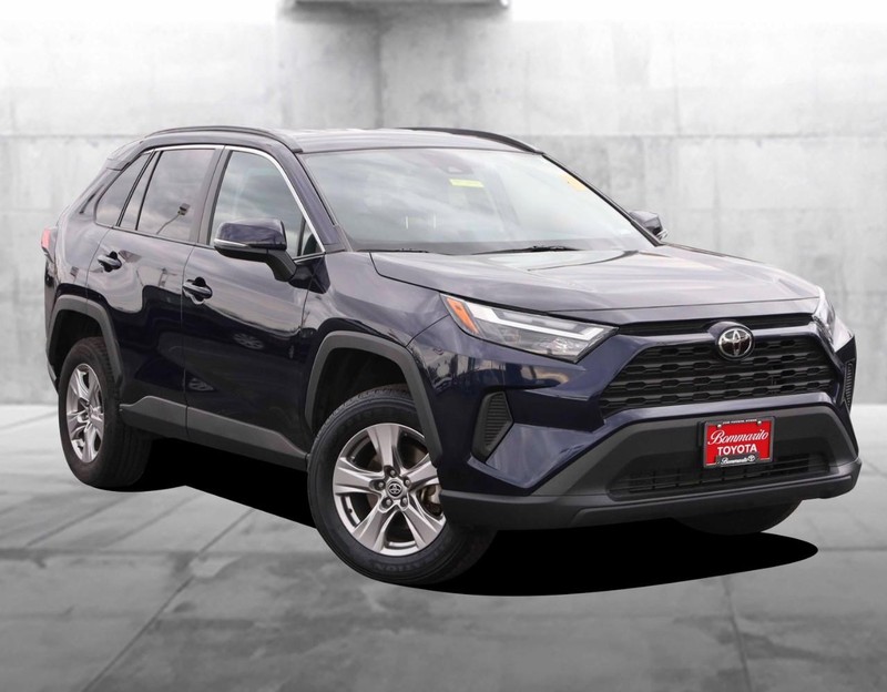 Toyota RAV4 Vehicle Image 02