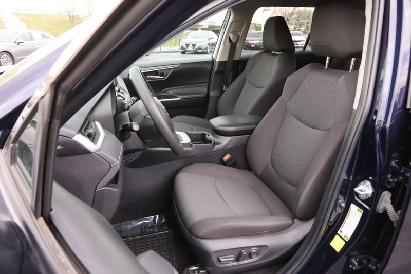 Toyota RAV4 Vehicle Image 08