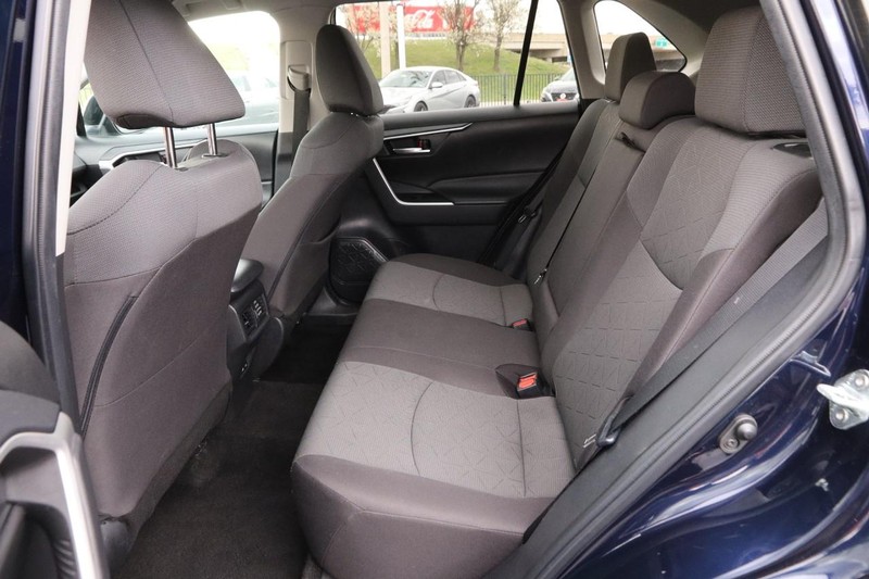 Toyota RAV4 Vehicle Image 09