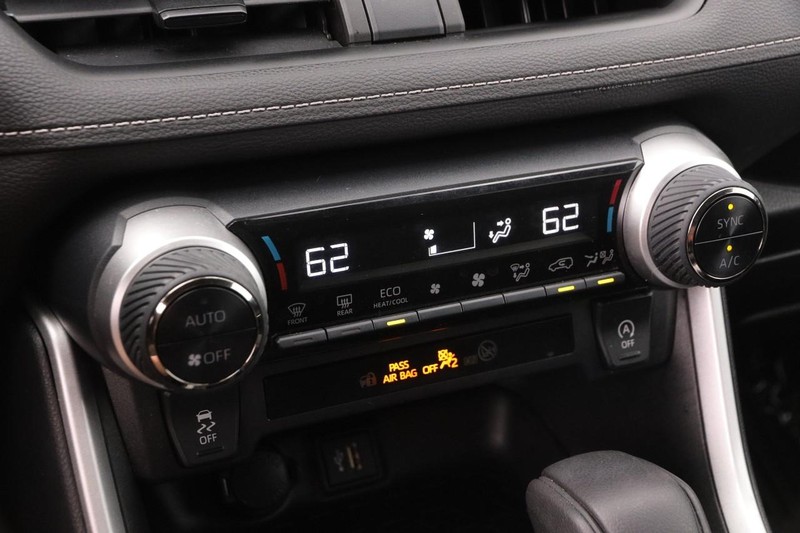 Toyota RAV4 Vehicle Image 17