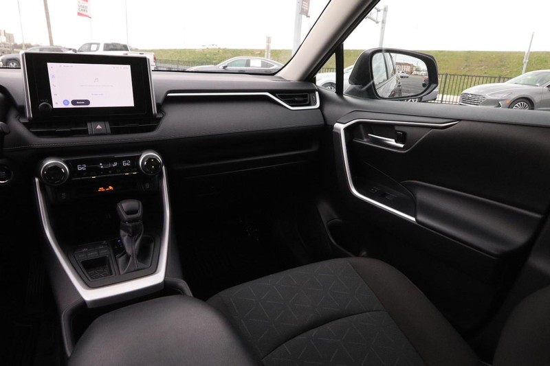Toyota RAV4 Vehicle Image 24