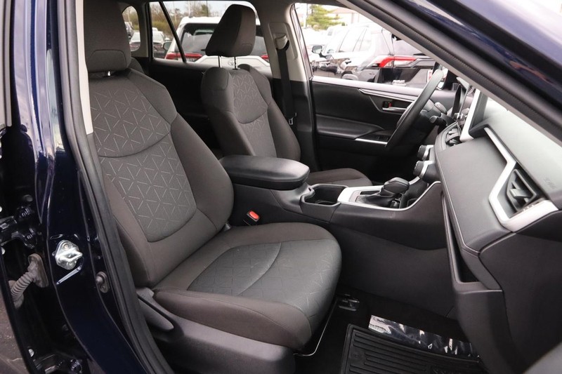 Toyota RAV4 Vehicle Image 25