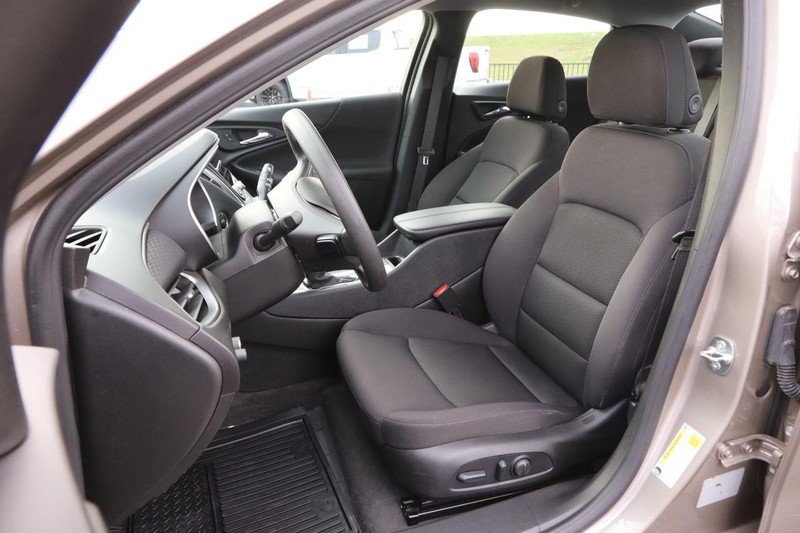 Chevrolet Malibu Vehicle Image 08
