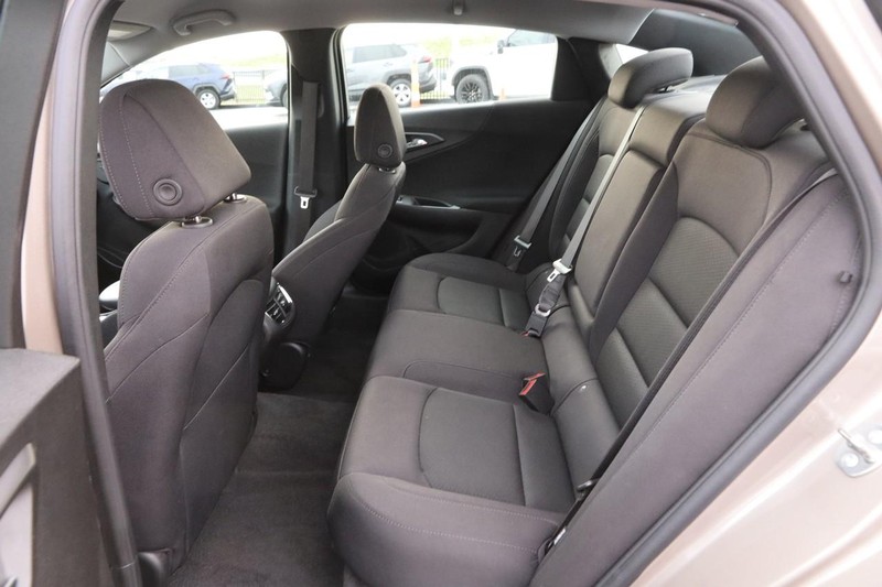Chevrolet Malibu Vehicle Image 09
