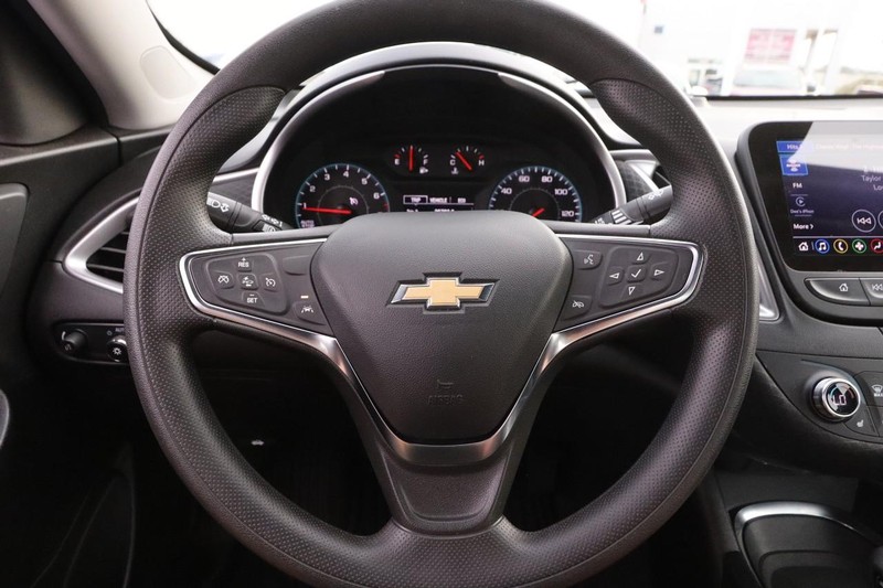 Chevrolet Malibu Vehicle Image 10