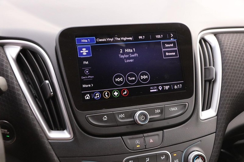 Chevrolet Malibu Vehicle Image 15