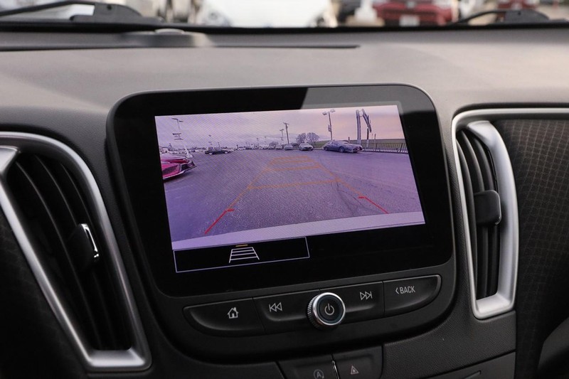Chevrolet Malibu Vehicle Image 16