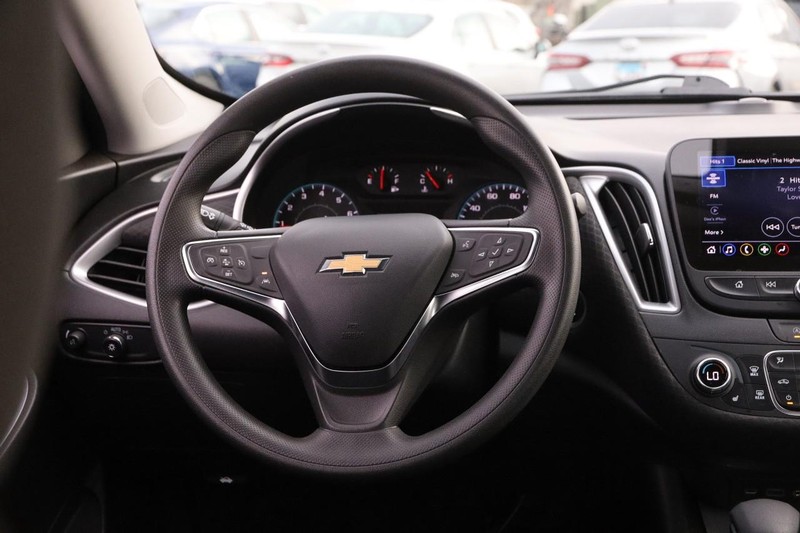 Chevrolet Malibu Vehicle Image 21