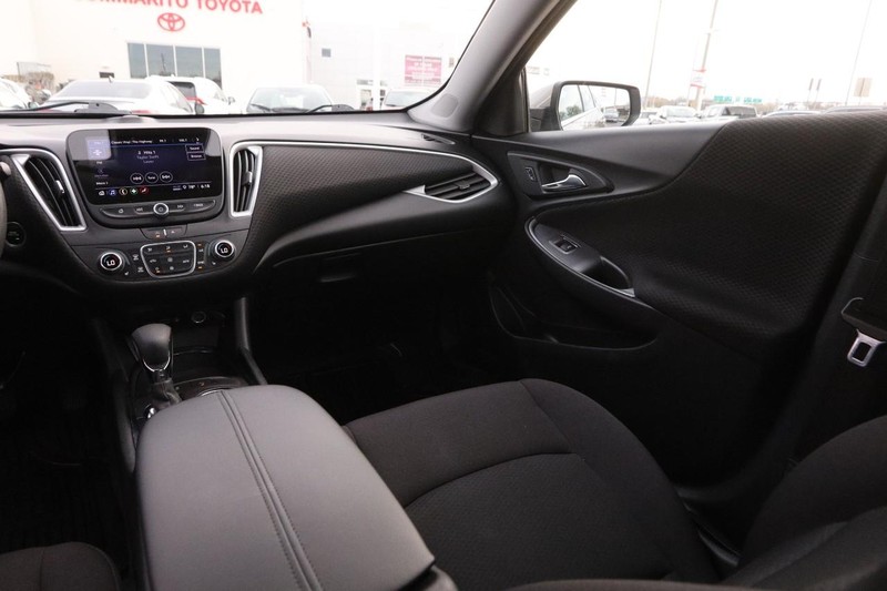 Chevrolet Malibu Vehicle Image 23