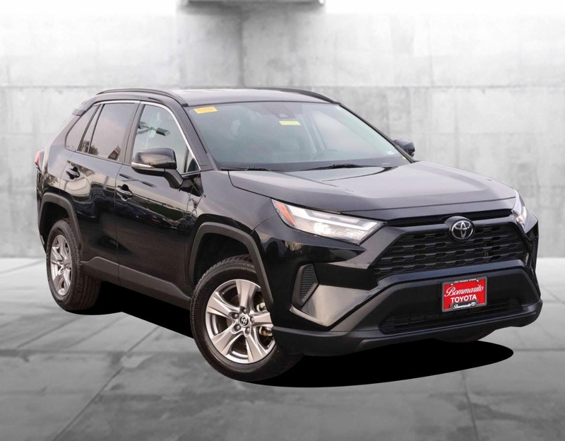 Toyota RAV4 Vehicle Image 02