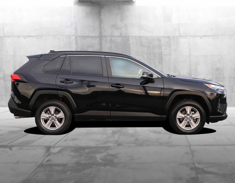 Toyota RAV4 Vehicle Image 05