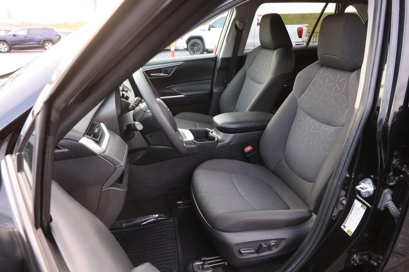 Toyota RAV4 Vehicle Image 08