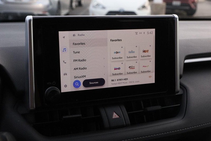 Toyota RAV4 Vehicle Image 15