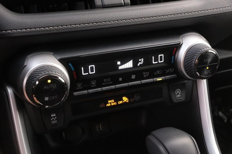 Toyota RAV4 Vehicle Image 17