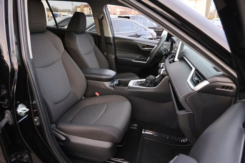 Toyota RAV4 Vehicle Image 25