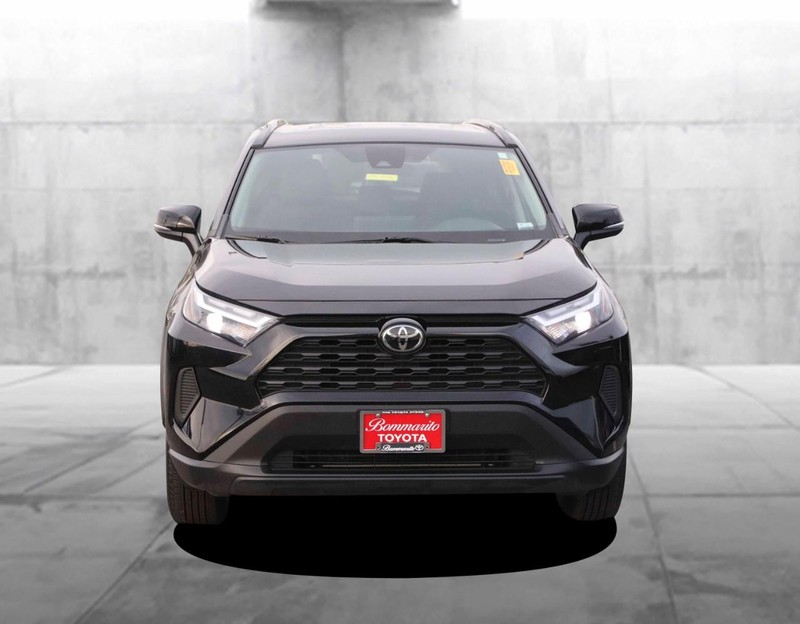 Toyota RAV4 Vehicle Image 04