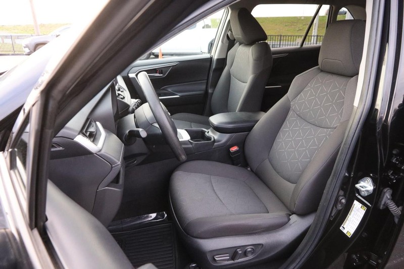 Toyota RAV4 Vehicle Image 08