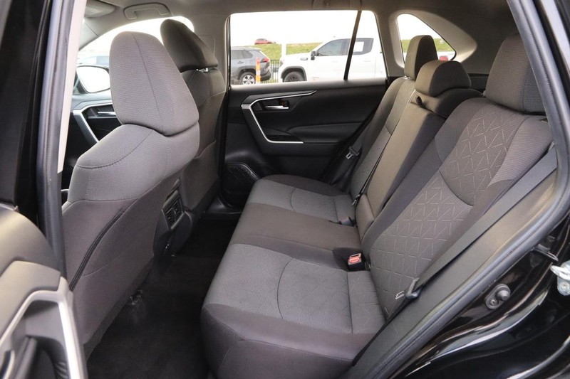 Toyota RAV4 Vehicle Image 09