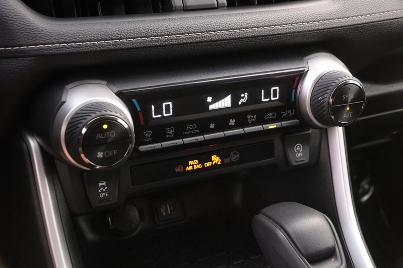 Toyota RAV4 Vehicle Image 17