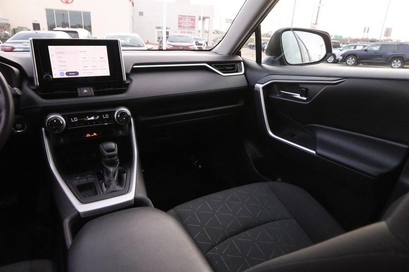 Toyota RAV4 Vehicle Image 23