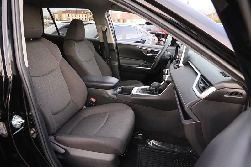 Toyota RAV4 Vehicle Image 24