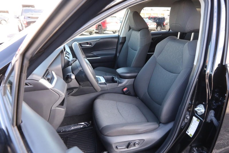 Toyota RAV4 Vehicle Image 08