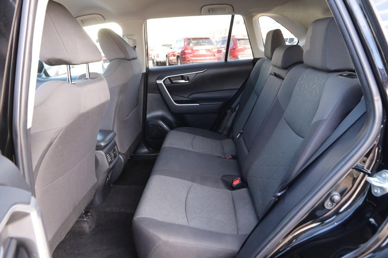 Toyota RAV4 Vehicle Image 09