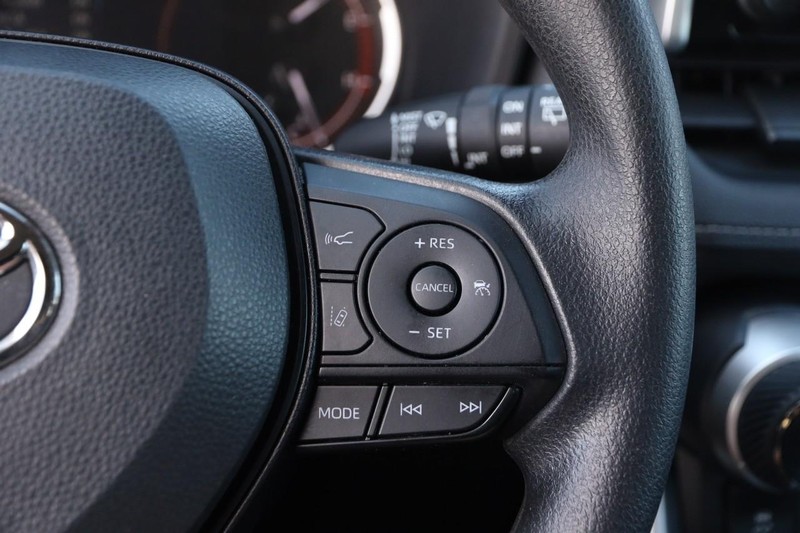 Toyota RAV4 Vehicle Image 12
