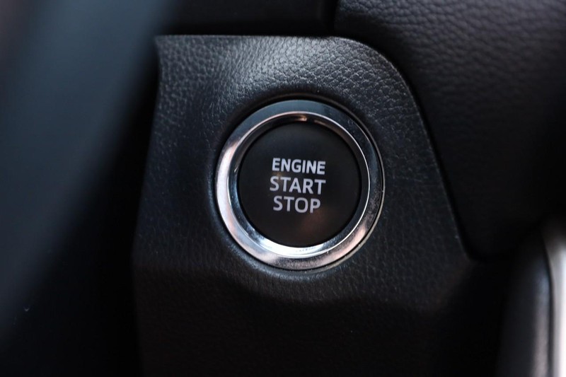 Toyota RAV4 Vehicle Image 14