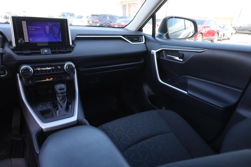 Toyota RAV4 Vehicle Image 24