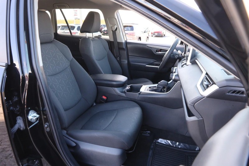 Toyota RAV4 Vehicle Image 25