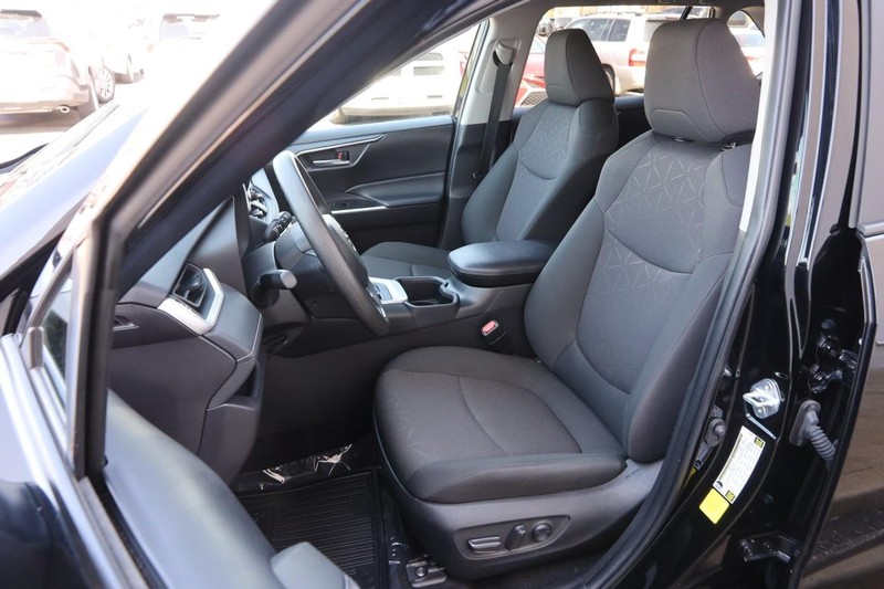 Toyota RAV4 Vehicle Image 08