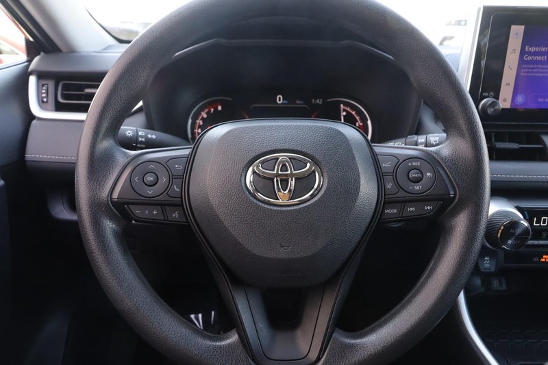 Toyota RAV4 Vehicle Image 10