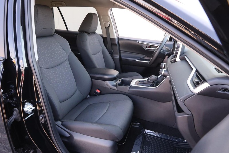 Toyota RAV4 Vehicle Image 24