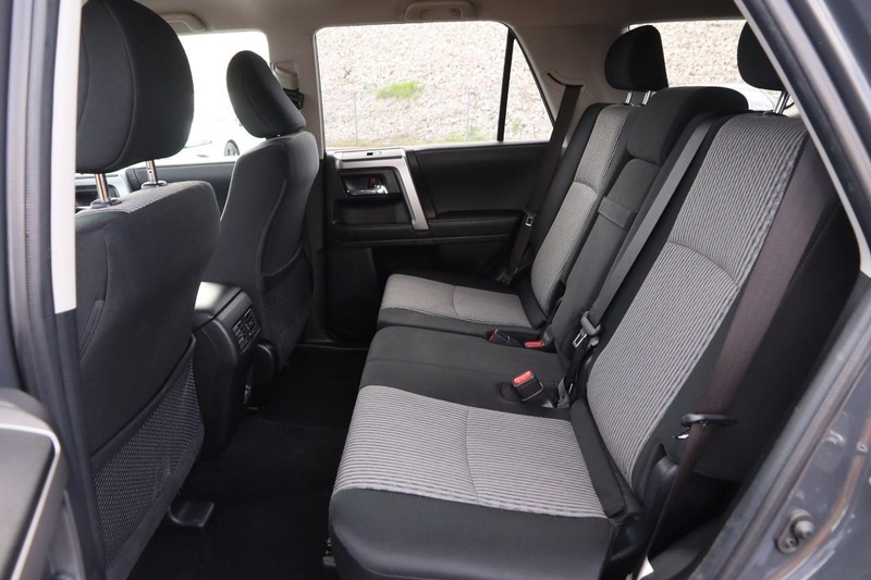 Toyota 4Runner Vehicle Image 09