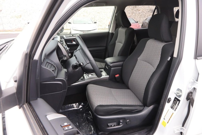 Toyota 4Runner Vehicle Image 09