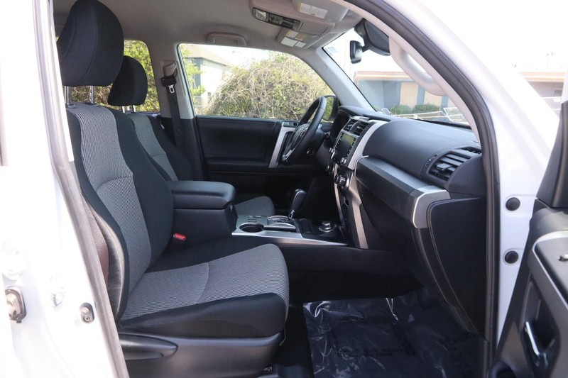 Toyota 4Runner Vehicle Image 25