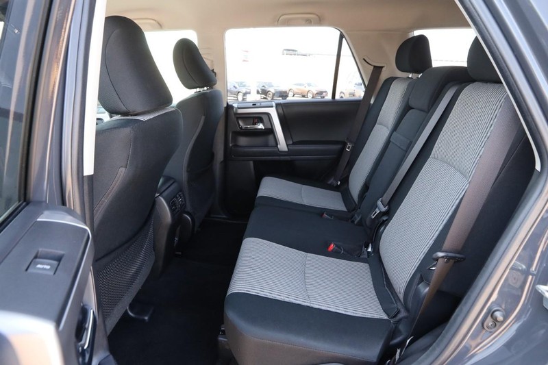 Toyota 4Runner Vehicle Image 09